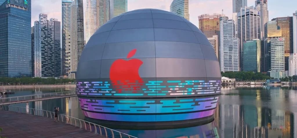 SEE: Apple launches giant floating store!
