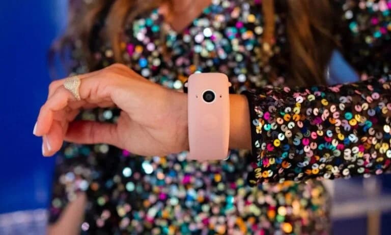The Wristcam is a camera for your Apple Watch