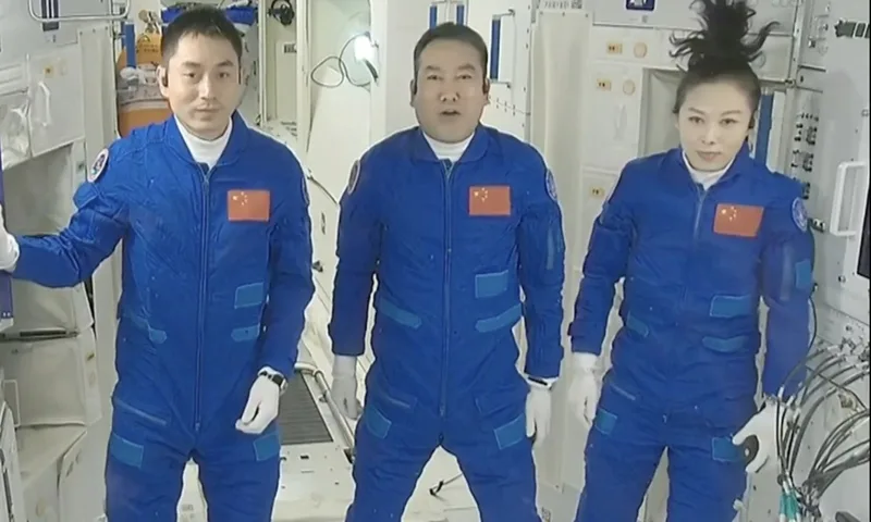 Shenzhou-13 crew enter China's Tianhe space station core cabin - Global  Times